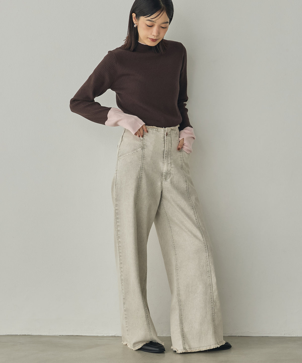 [ANTI-STATIC] YAWAMOCHI YARN RIBBED COLOR-BLOCKED THUMBHOLE HIGH-NECK KNIT
