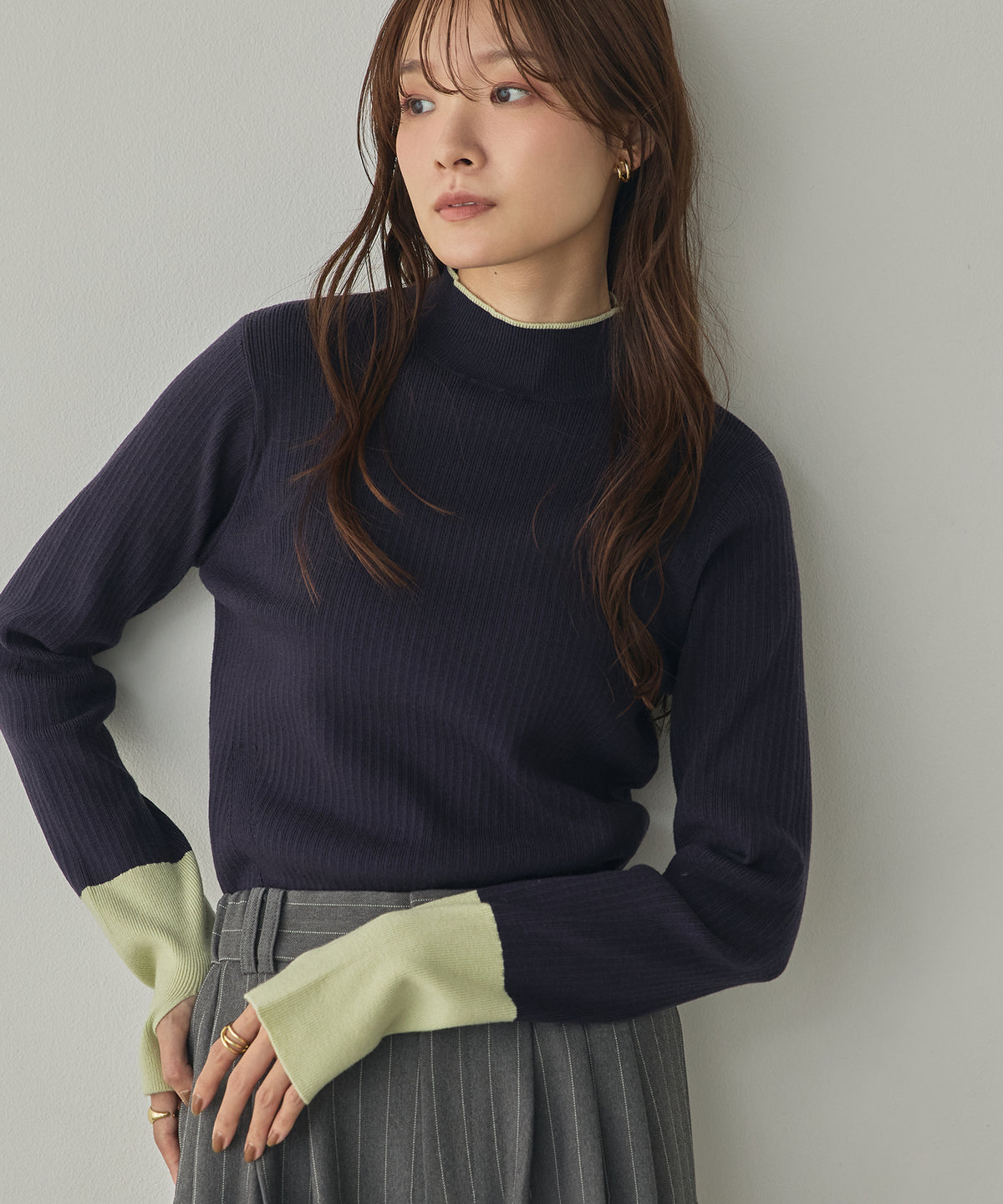 [ANTI-STATIC] YAWAMOCHI YARN RIBBED COLOR-BLOCKED THUMBHOLE HIGH-NECK KNIT