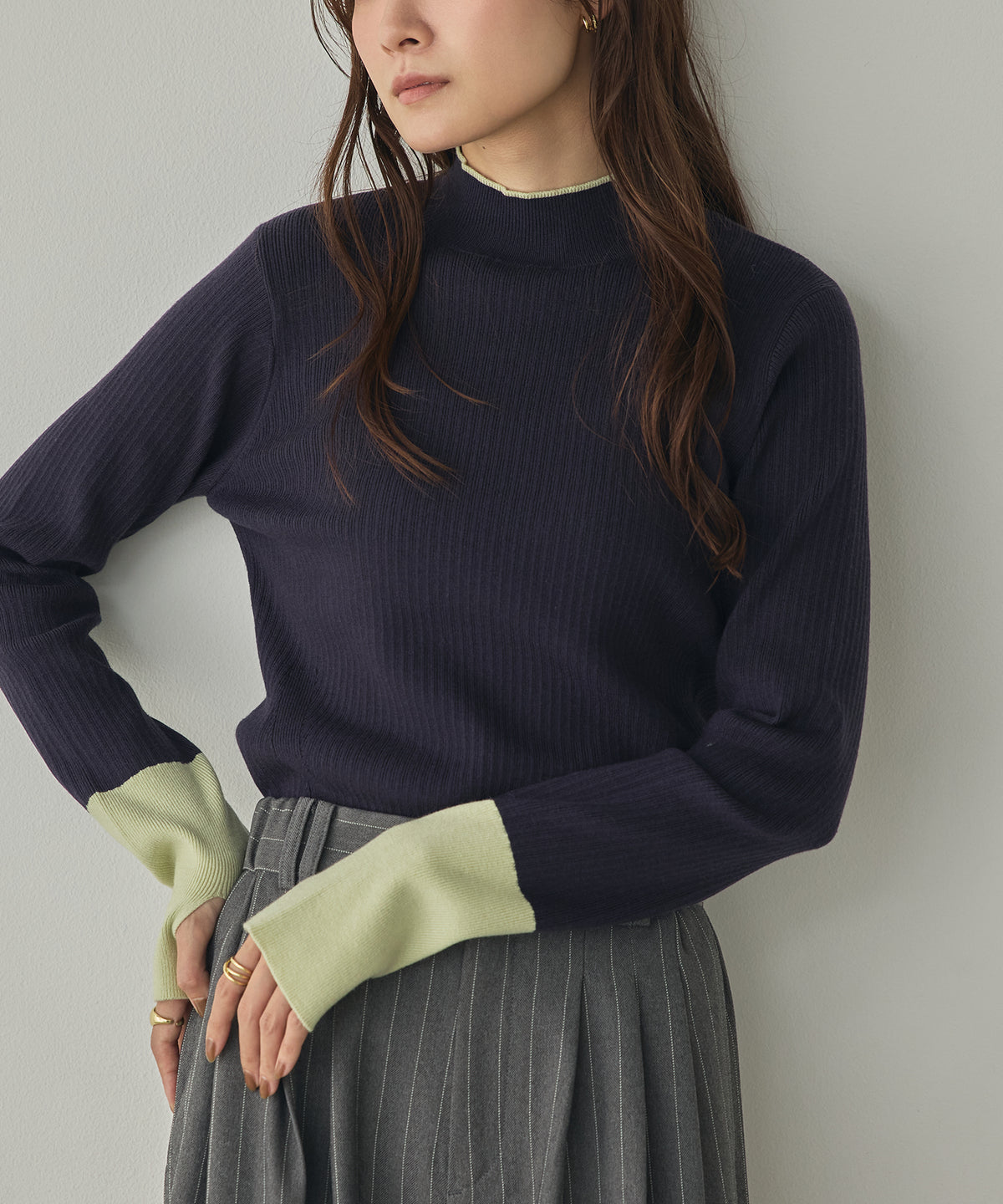 [ANTI-STATIC] YAWAMOCHI YARN RIBBED COLOR-BLOCKED THUMBHOLE HIGH-NECK KNIT