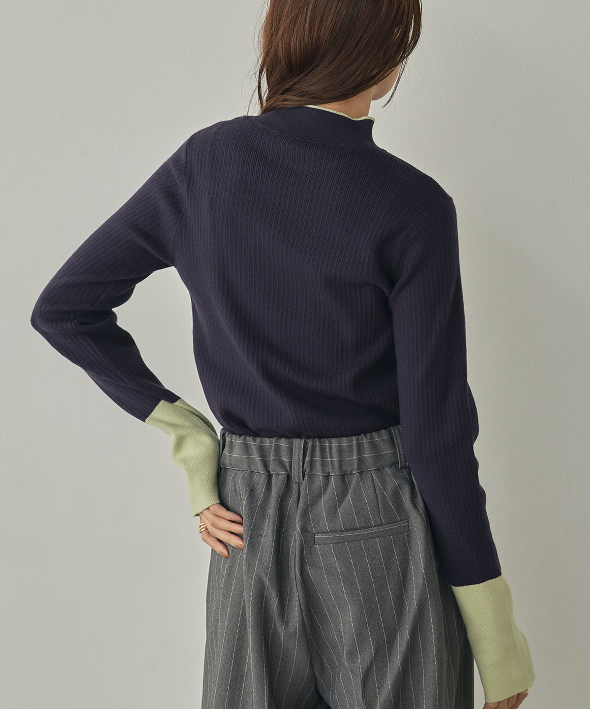 [ANTI-STATIC] YAWAMOCHI YARN RIBBED COLOR-BLOCKED THUMBHOLE HIGH-NECK KNIT