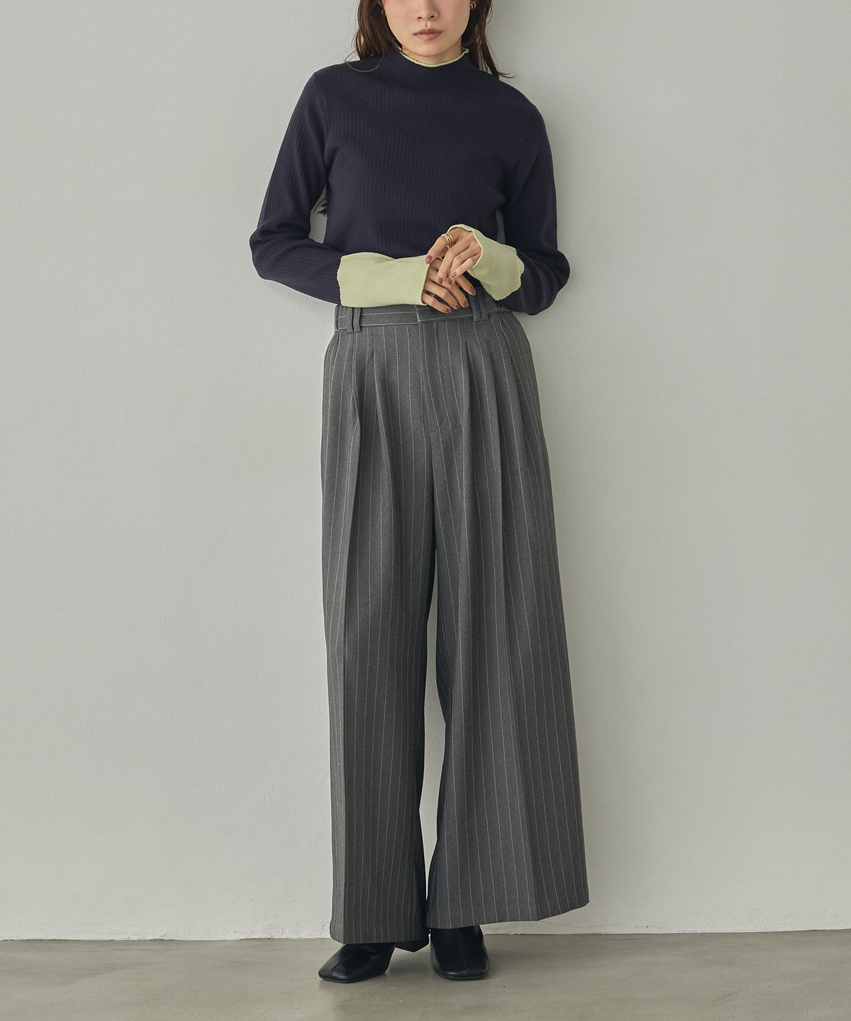 [ANTI-STATIC] YAWAMOCHI YARN RIBBED COLOR-BLOCKED THUMBHOLE HIGH-NECK KNIT