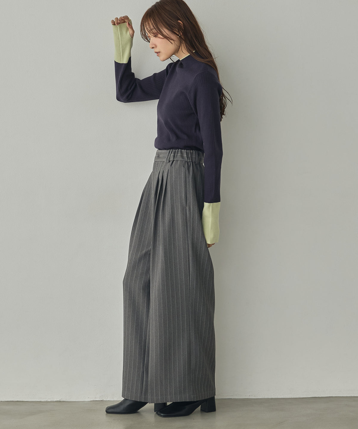 [ANTI-STATIC] YAWAMOCHI YARN RIBBED COLOR-BLOCKED THUMBHOLE HIGH-NECK KNIT