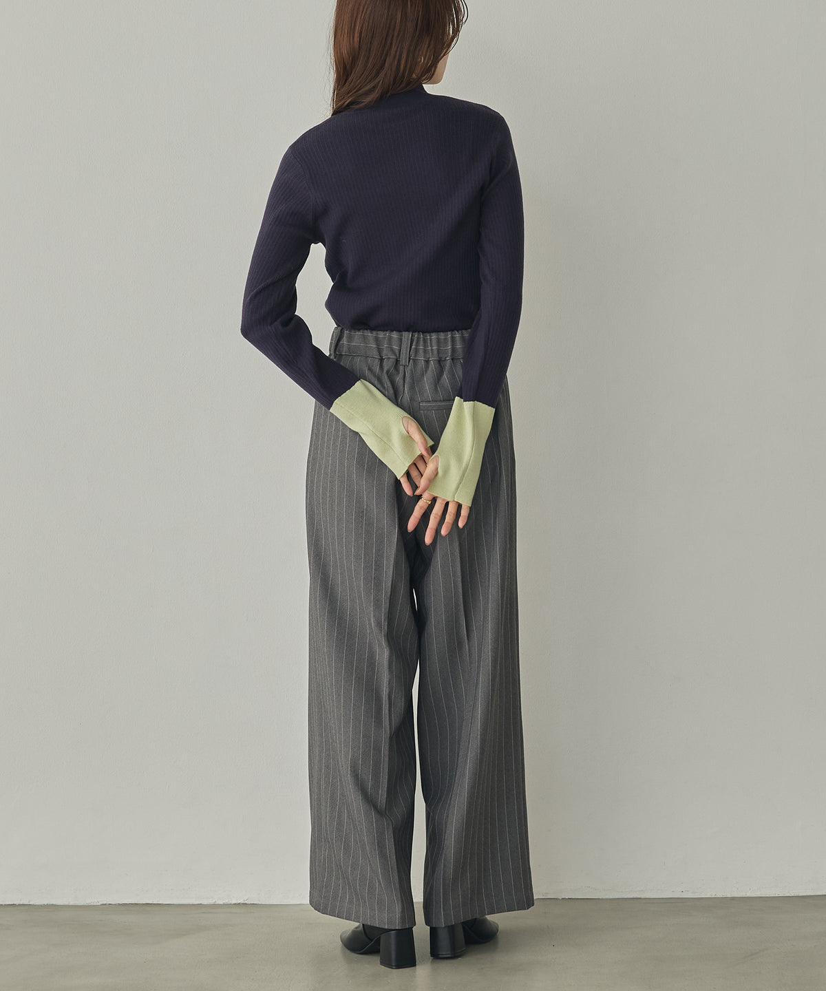 [ANTI-STATIC] YAWAMOCHI YARN RIBBED COLOR-BLOCKED THUMBHOLE HIGH-NECK KNIT