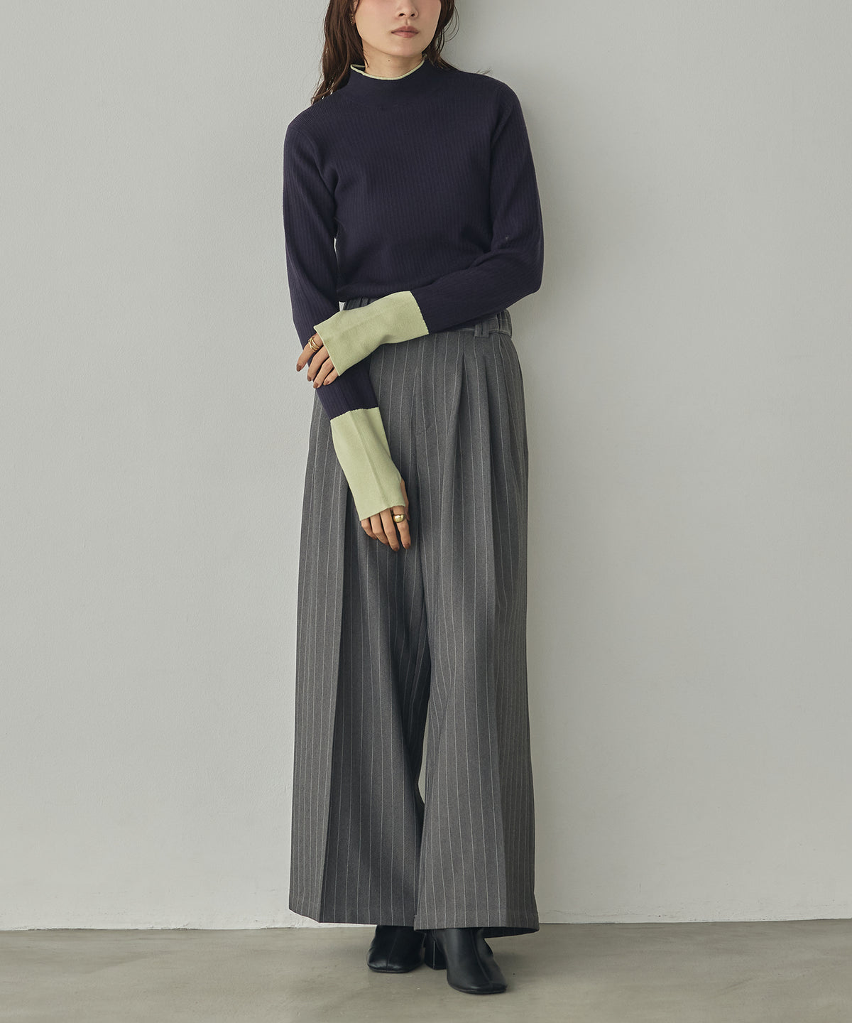 [ANTI-STATIC] YAWAMOCHI YARN RIBBED COLOR-BLOCKED THUMBHOLE HIGH-NECK KNIT