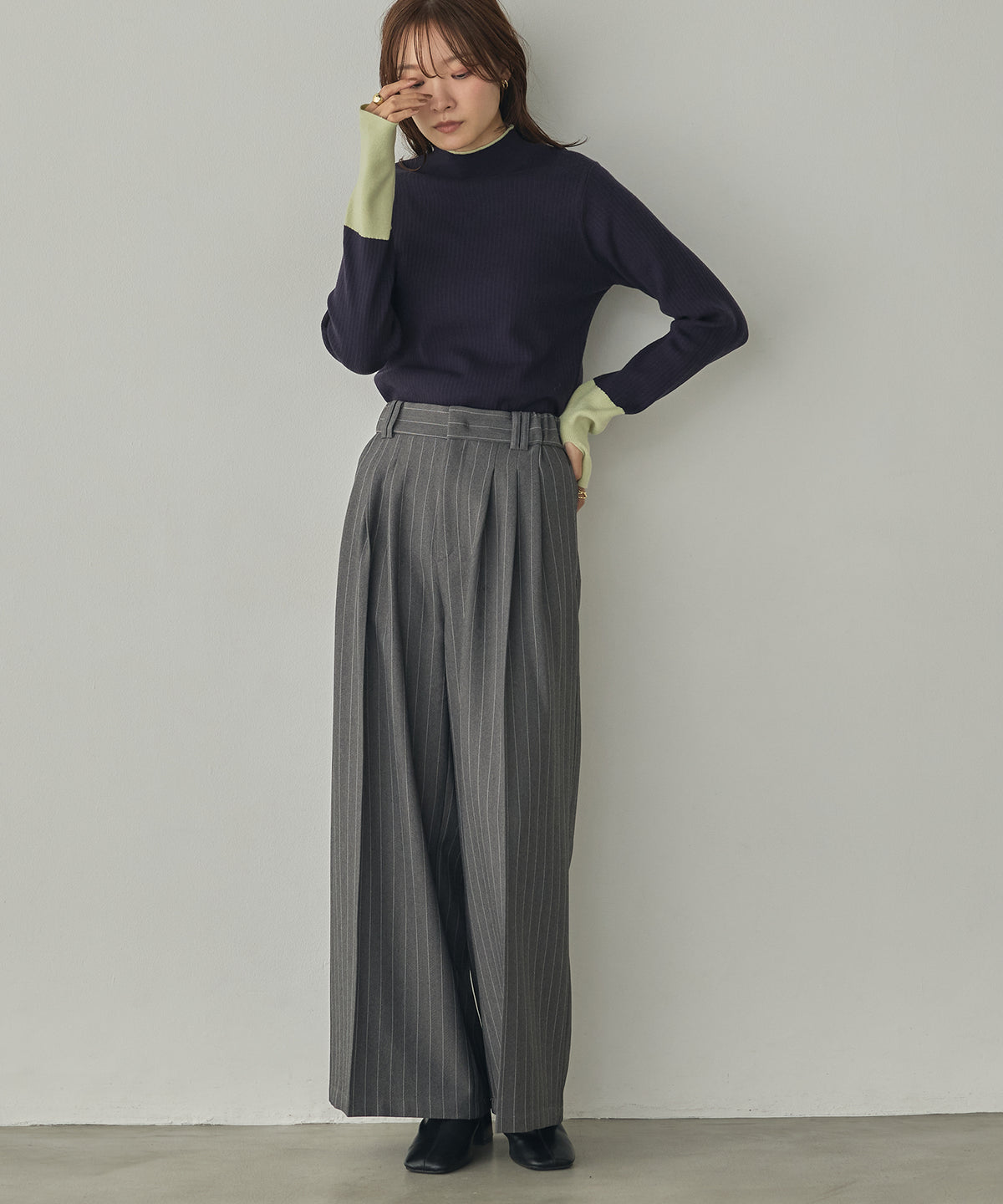 [ANTI-STATIC] YAWAMOCHI YARN RIBBED COLOR-BLOCKED THUMBHOLE HIGH-NECK KNIT
