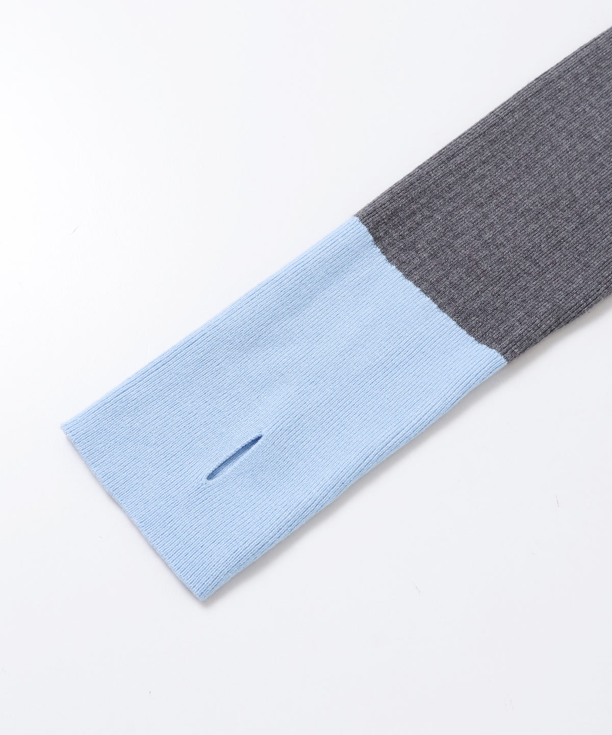 [ANTI-STATIC] YAWAMOCHI YARN RIBBED COLOR-BLOCKED THUMBHOLE HIGH-NECK KNIT