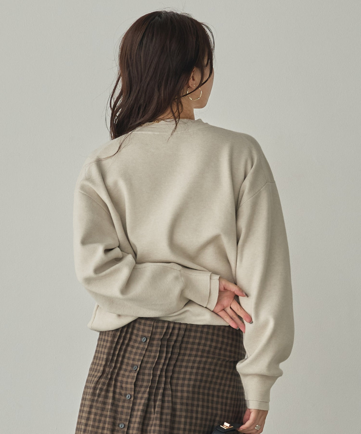 [ANTI-STATIC] YAWAMOCHI YARN CREW-NECK COLOR-BLOCK LAYERED KNIT