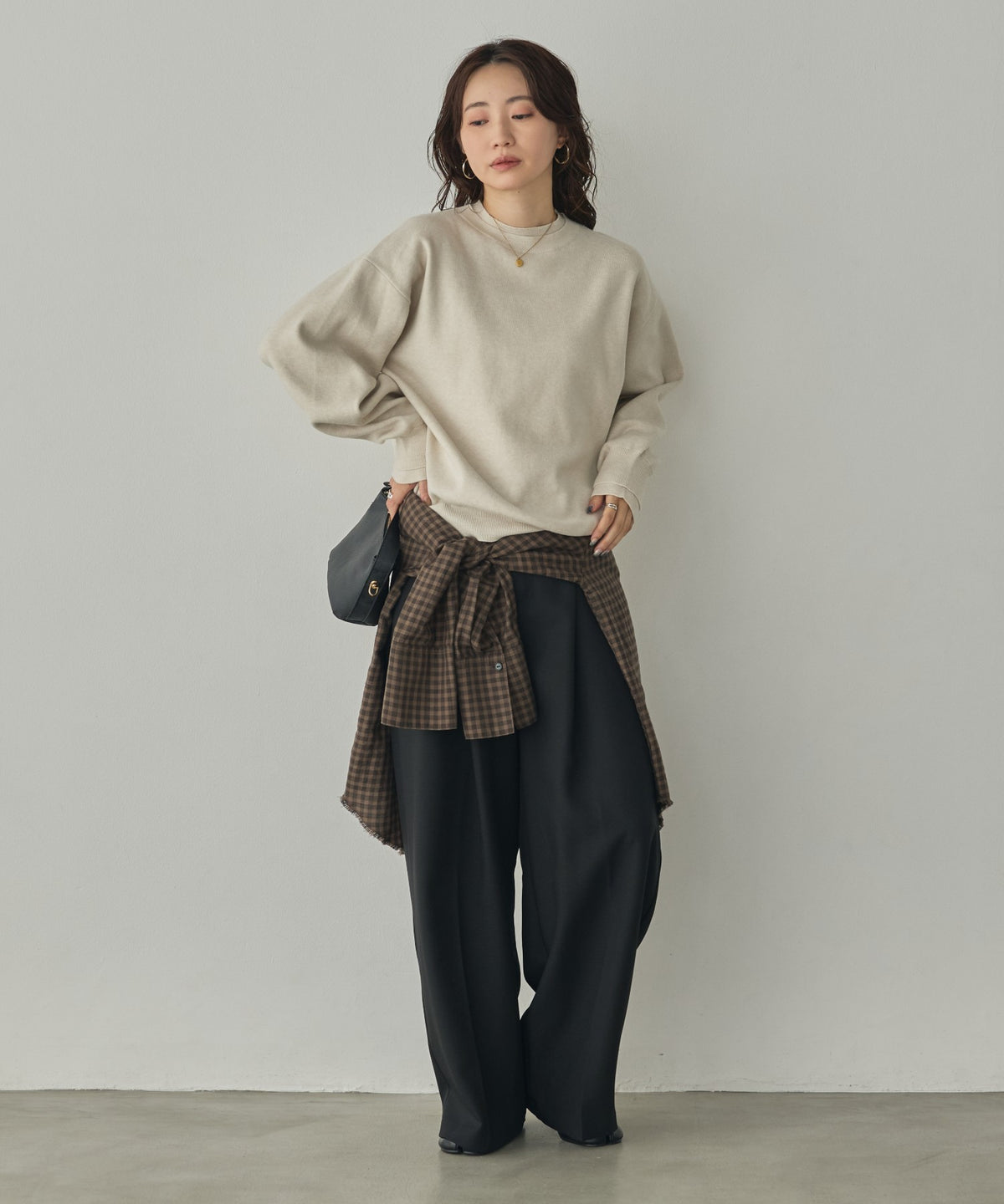 [ANTI-STATIC] YAWAMOCHI YARN CREW-NECK COLOR-BLOCK LAYERED KNIT