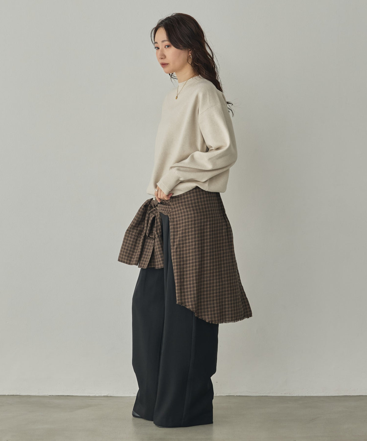 [ANTI-STATIC] YAWAMOCHI YARN CREW-NECK COLOR-BLOCK LAYERED KNIT