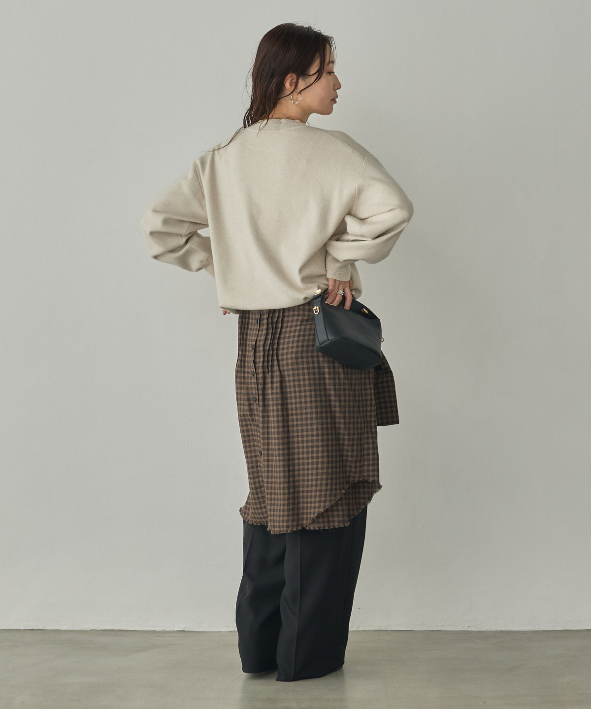 [ANTI-STATIC] YAWAMOCHI YARN CREW-NECK COLOR-BLOCK LAYERED KNIT