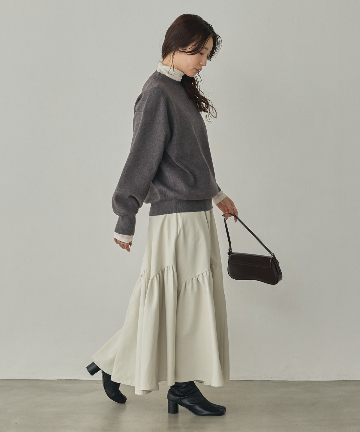 [ANTI-STATIC] YAWAMOCHI YARN CREW-NECK COLOR-BLOCK LAYERED KNIT