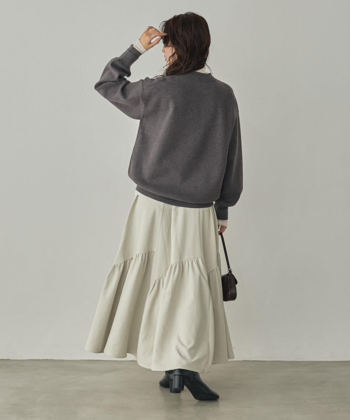 [ANTI-STATIC] YAWAMOCHI YARN CREW-NECK COLOR-BLOCK LAYERED KNIT