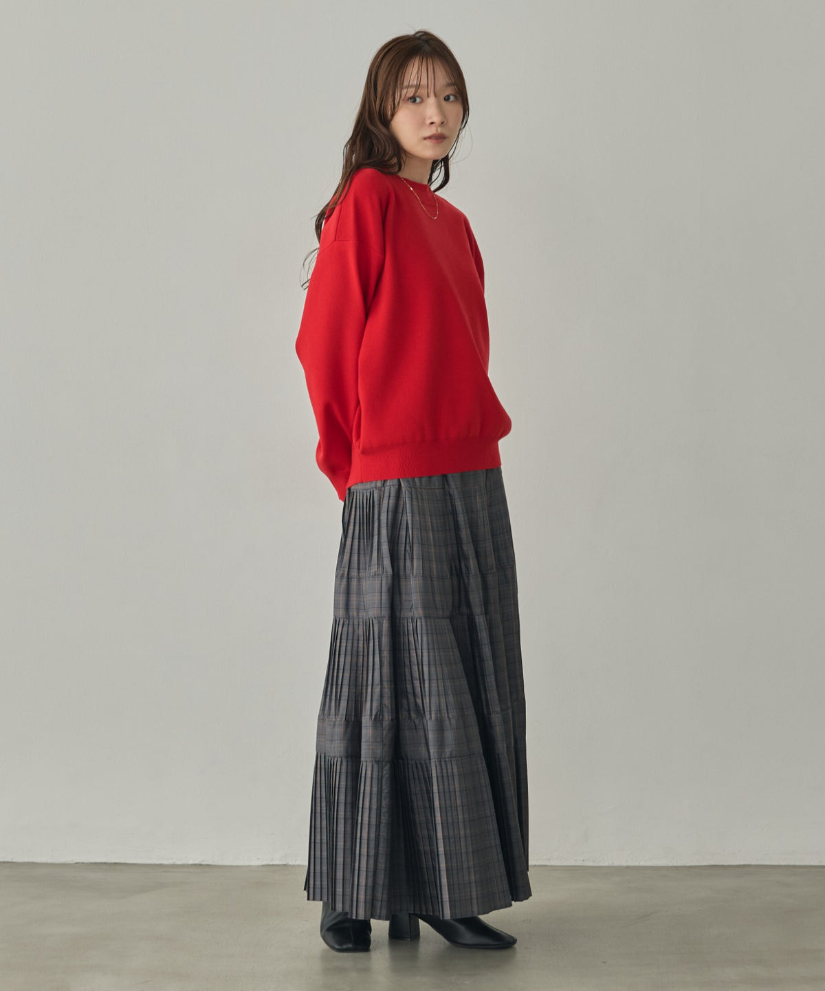 [ANTI-STATIC] YAWAMOCHI YARN CREW-NECK COLOR-BLOCK LAYERED KNIT