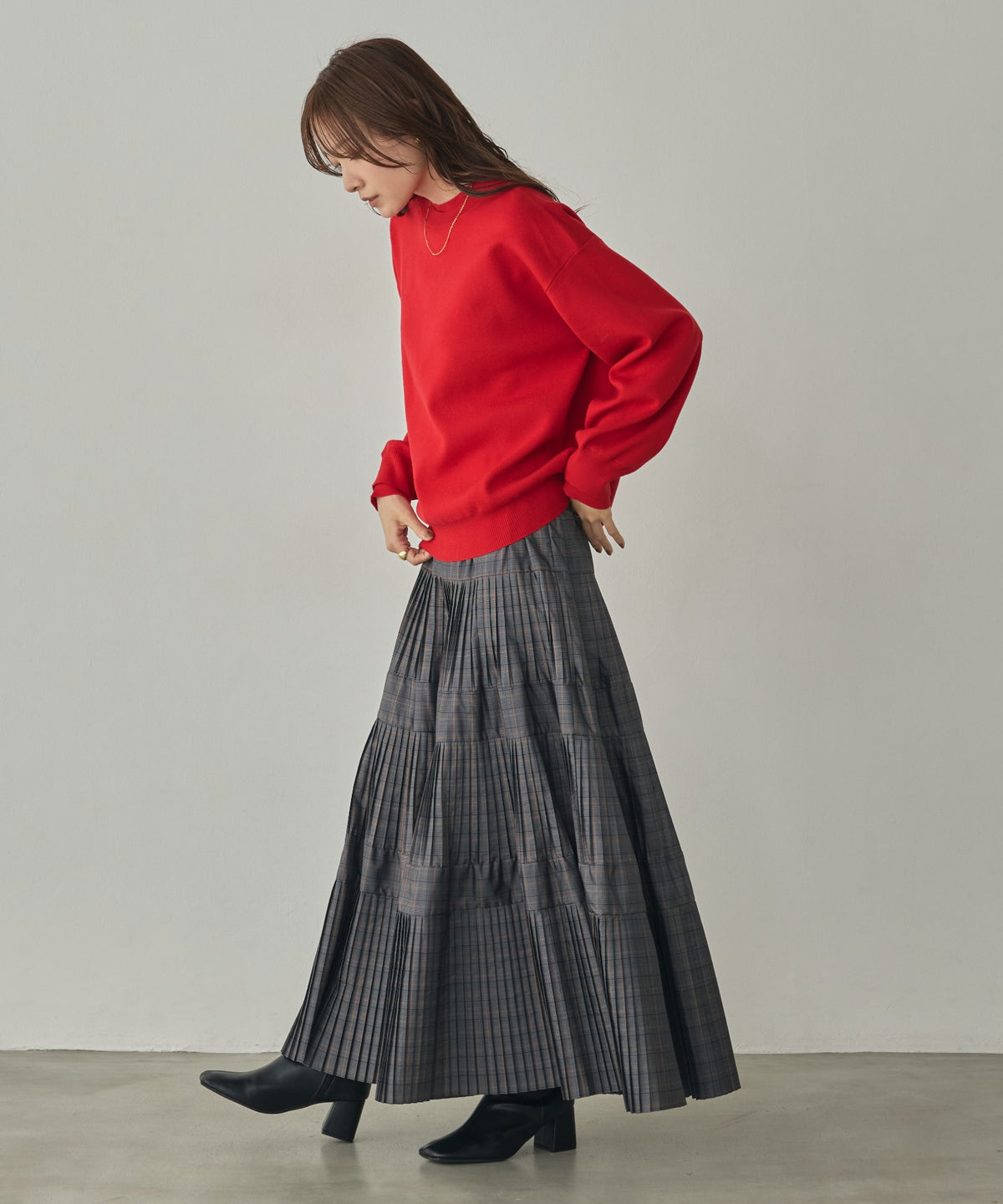[ANTI-STATIC] YAWAMOCHI YARN CREW-NECK COLOR-BLOCK LAYERED KNIT