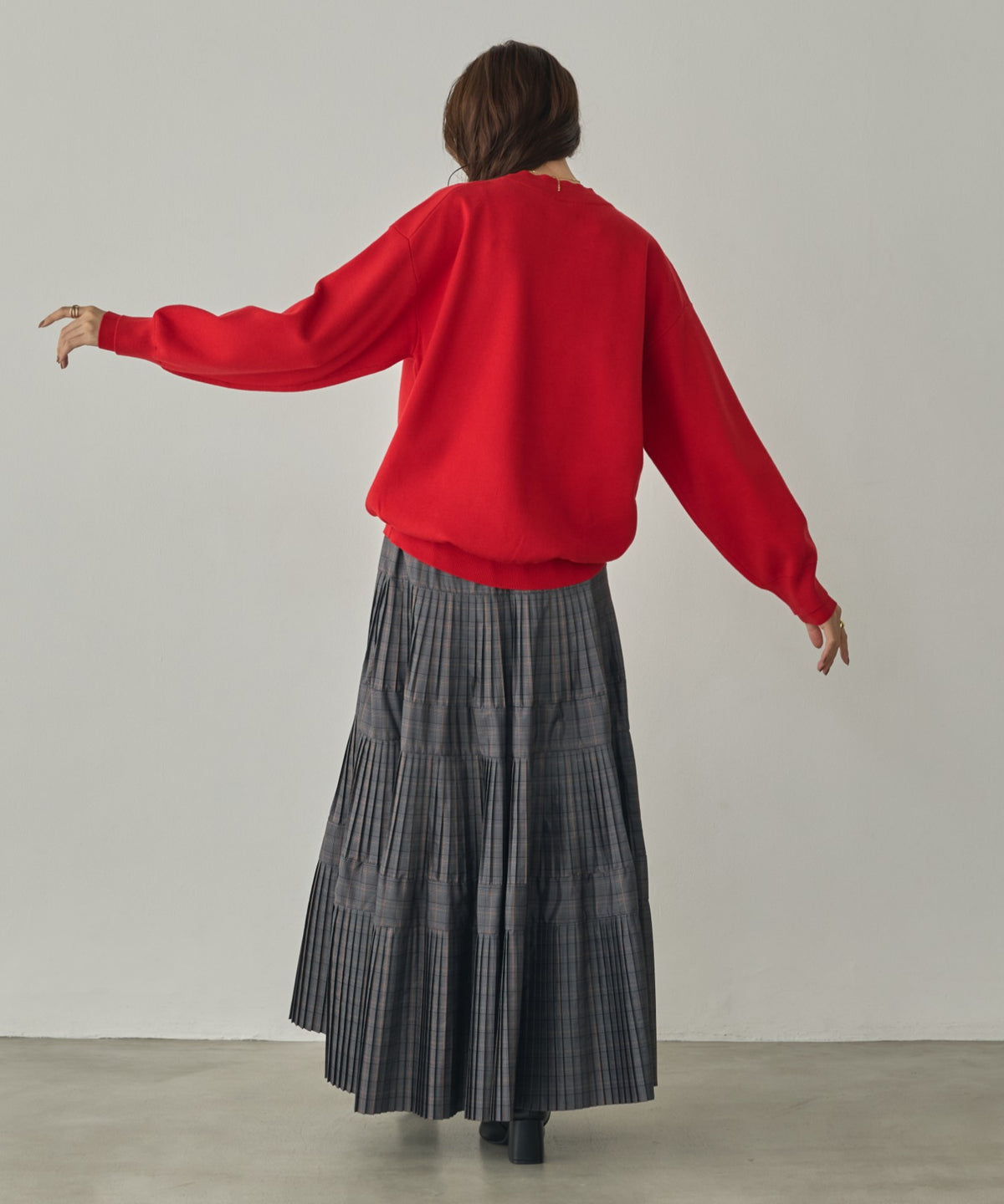 [ANTI-STATIC] YAWAMOCHI YARN CREW-NECK COLOR-BLOCK LAYERED KNIT