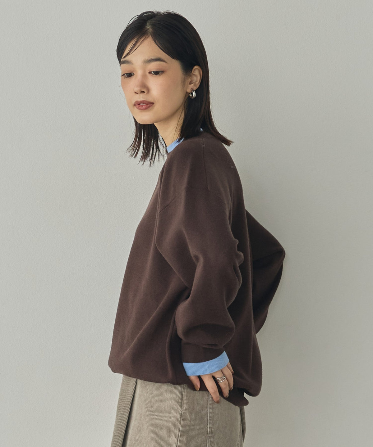 [ANTI-STATIC] YAWAMOCHI YARN CREW-NECK COLOR-BLOCK LAYERED KNIT