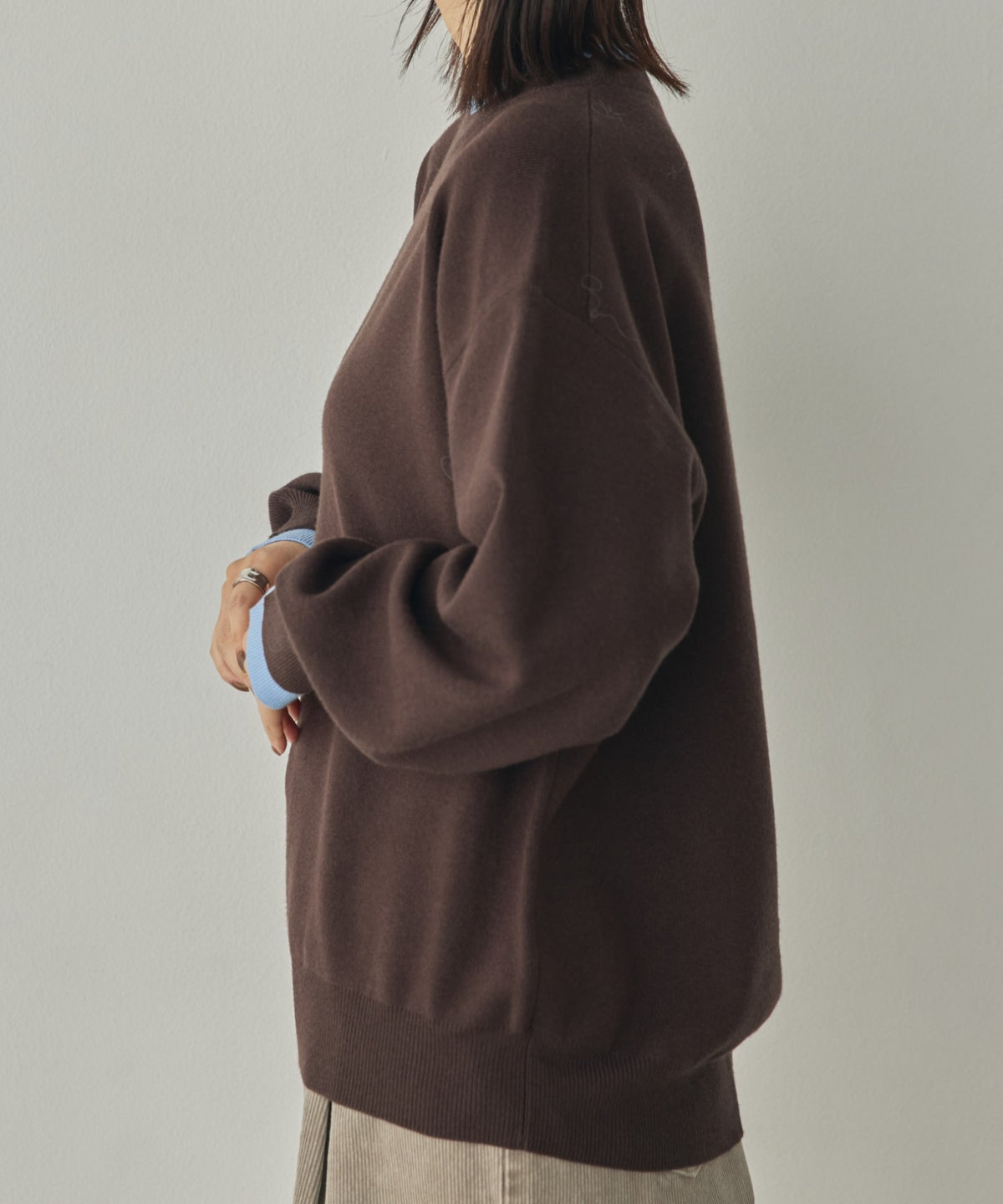 [ANTI-STATIC] YAWAMOCHI YARN CREW-NECK COLOR-BLOCK LAYERED KNIT