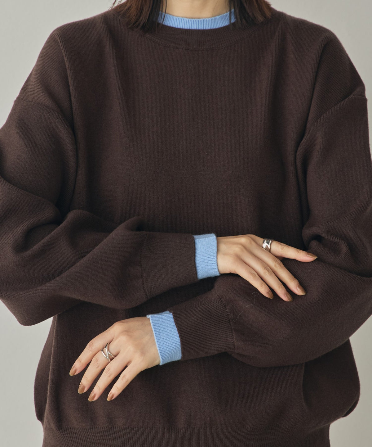 [ANTI-STATIC] YAWAMOCHI YARN CREW-NECK COLOR-BLOCK LAYERED KNIT