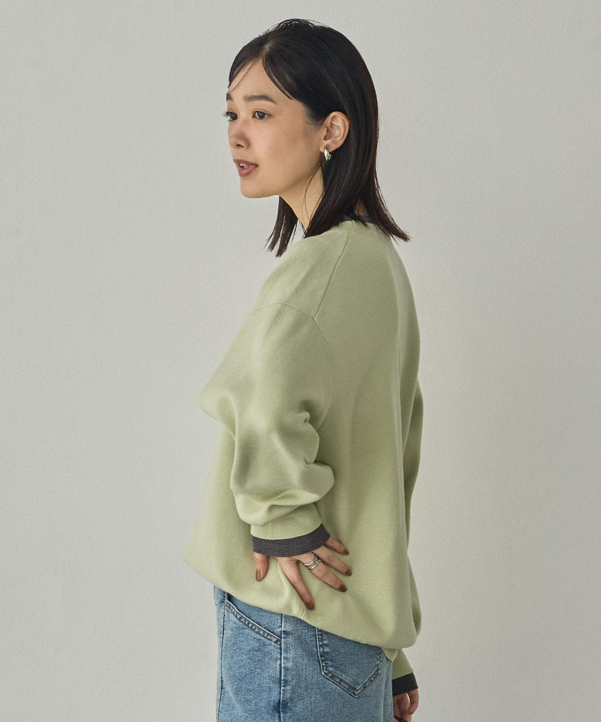 [ANTI-STATIC] YAWAMOCHI YARN CREW-NECK COLOR-BLOCK LAYERED KNIT