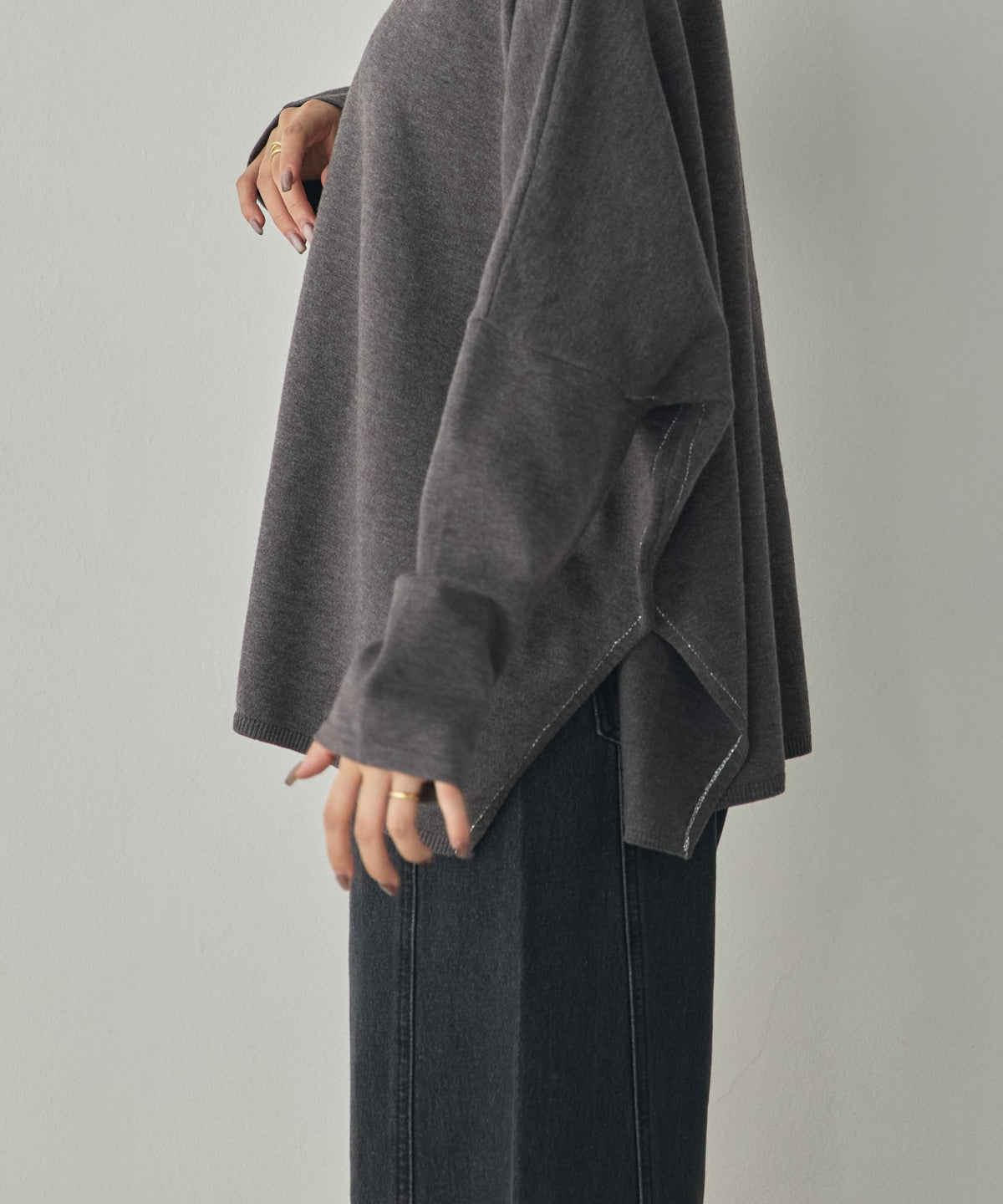 [ANTI-STATIC] SOFT AND PUFFY YARN OVER-THE-SHOULDER DOLMAN KNIT
