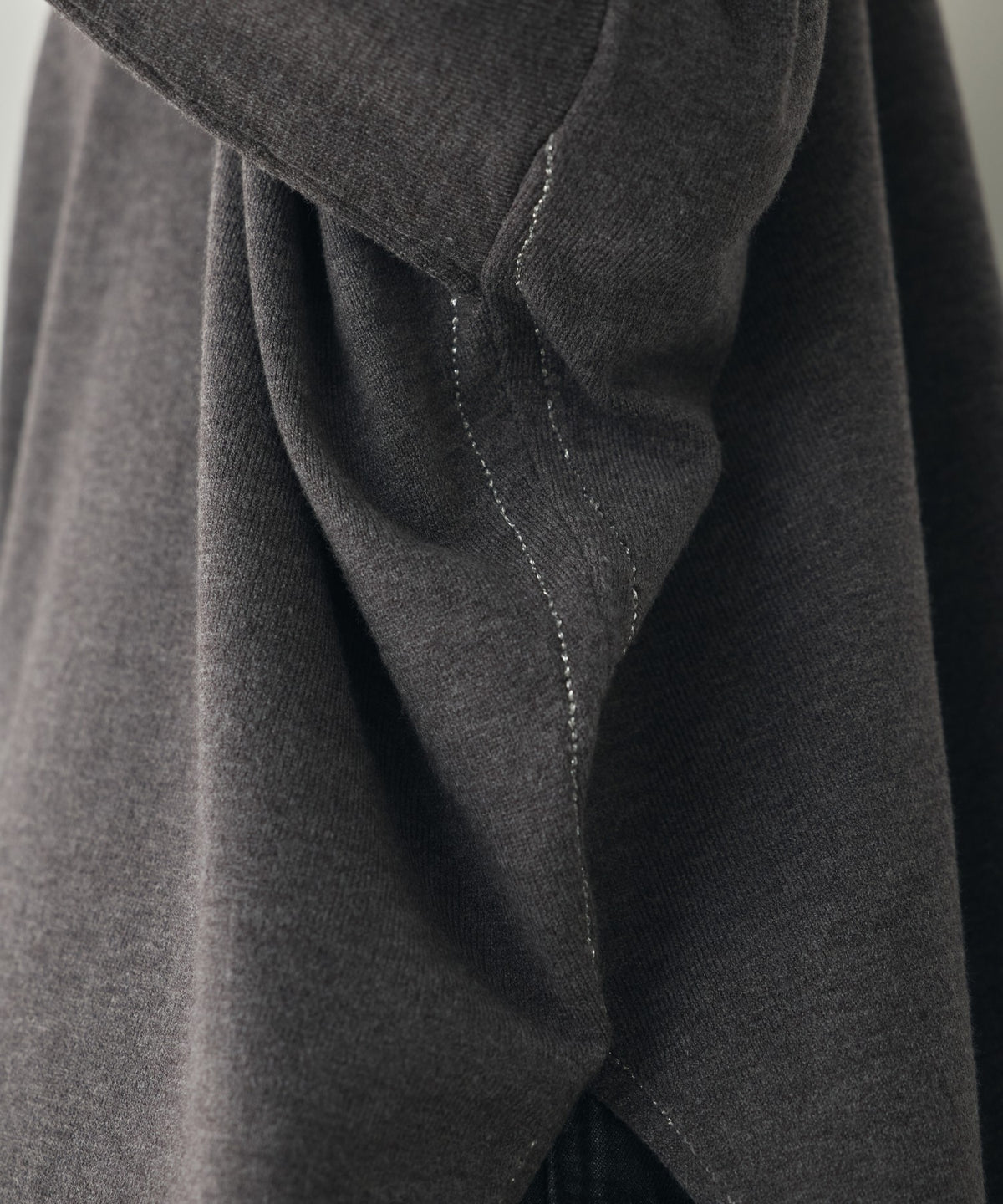 [ANTI-STATIC] SOFT AND PUFFY YARN OVER-THE-SHOULDER DOLMAN KNIT