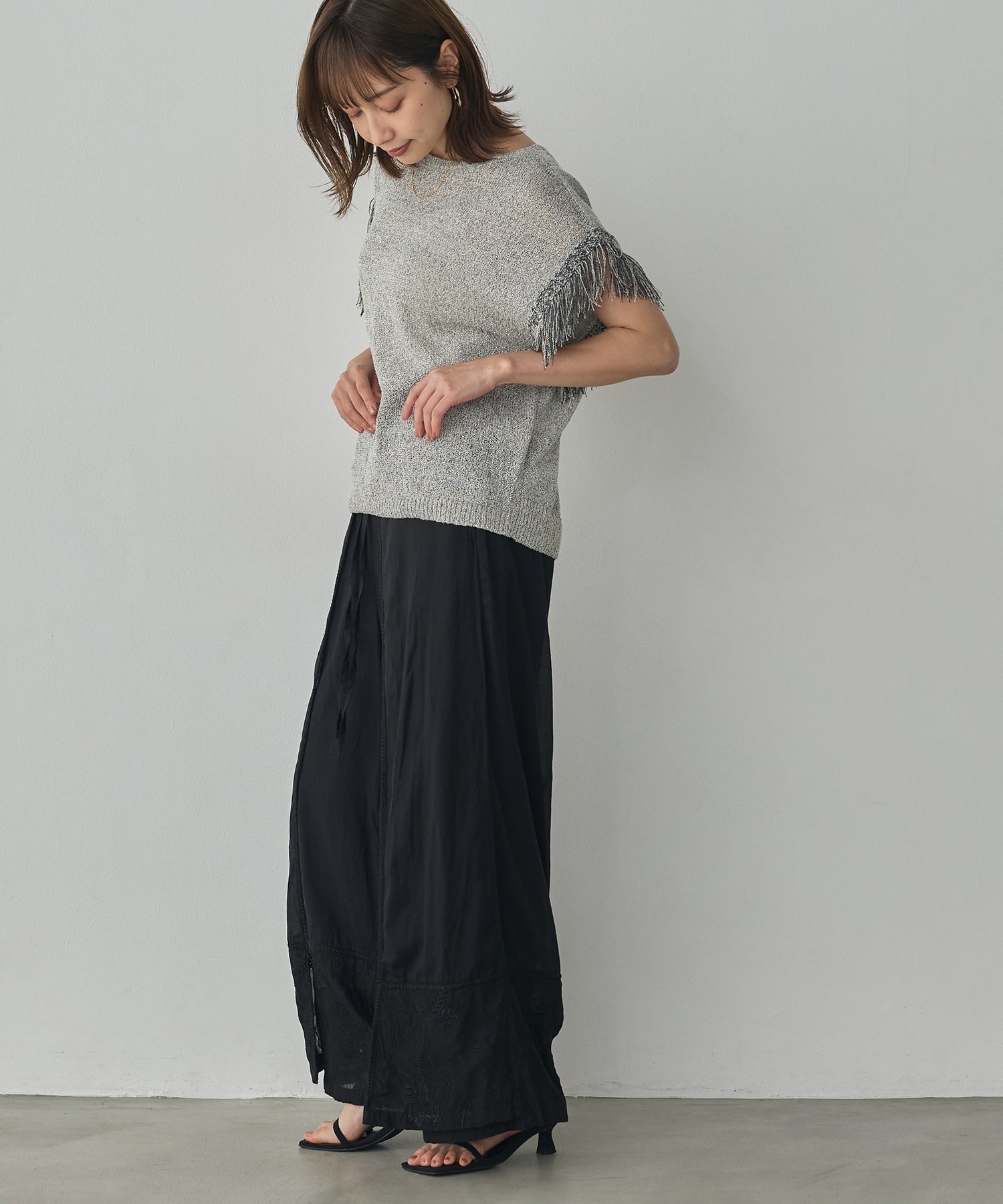 SEQUINED FRINGE-SLEEVE KNIT