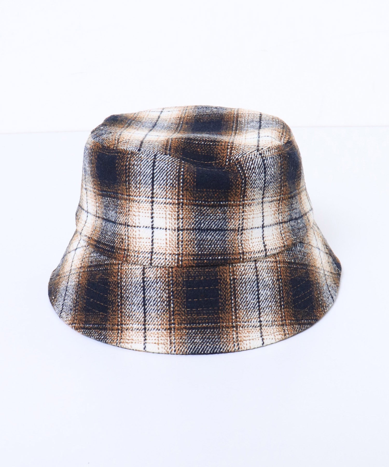 【抗菌防臭加工】シンプルコーデが際立つ、チェックダウンブリムバケットハット【hunch SELECT】