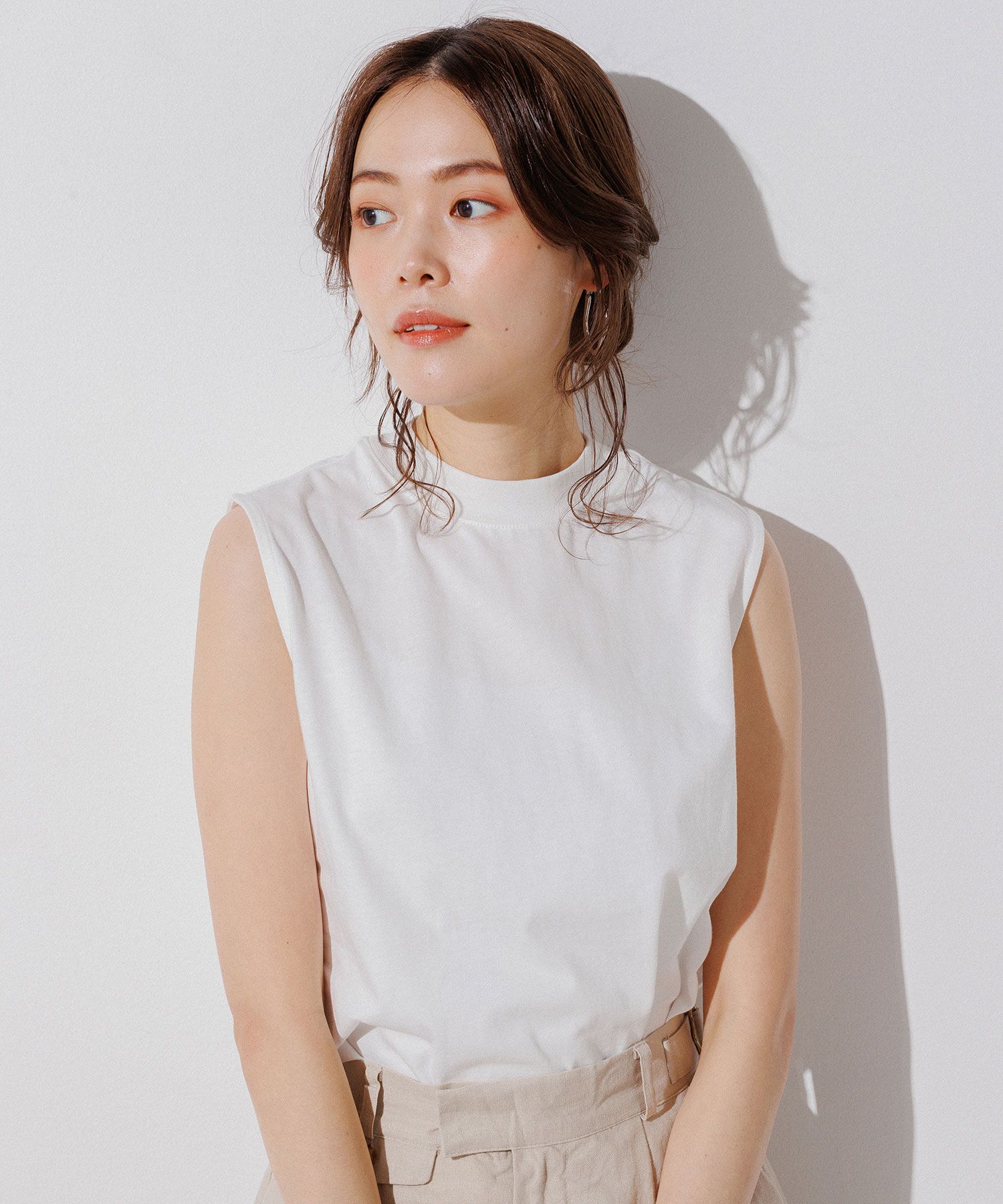 WEB限定】モックネックノースリーブTシャツ 